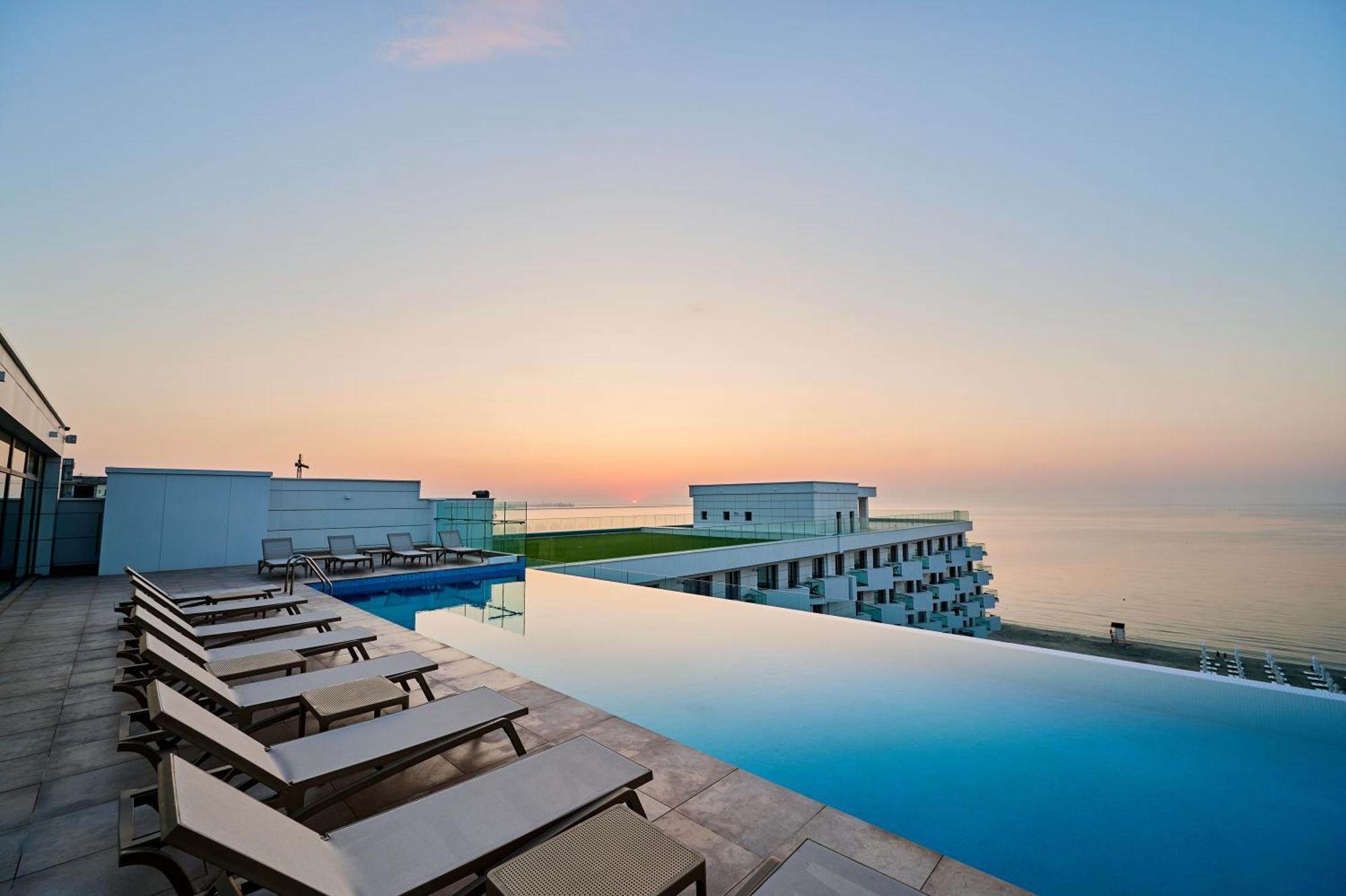 Arrogance Queen Studio - Infinity Pool & Spa Năvodari Exterior foto