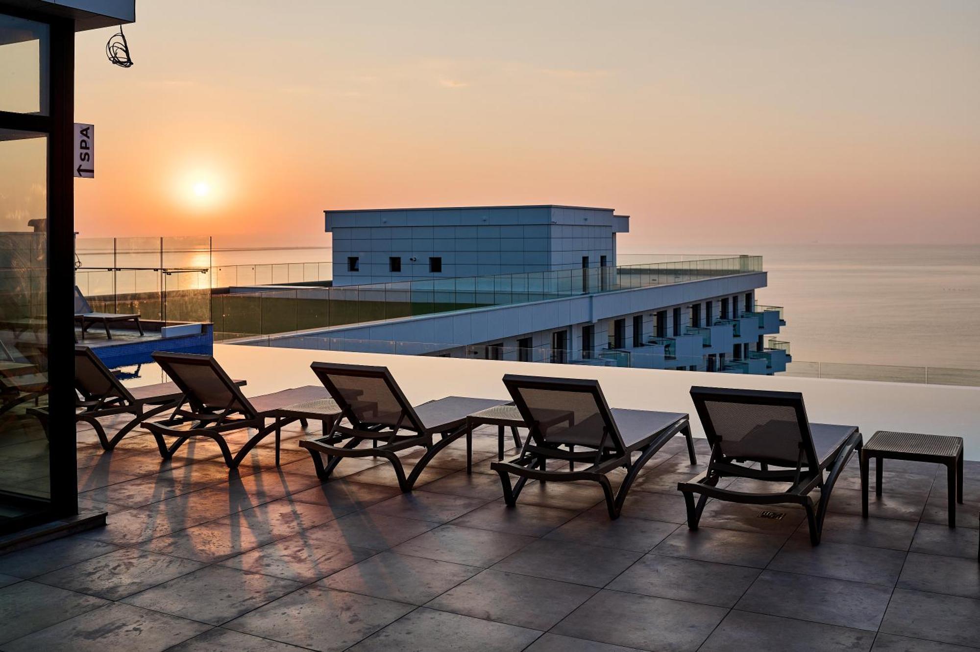 Arrogance Queen Studio - Infinity Pool & Spa Năvodari Exterior foto